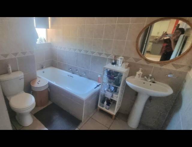 2 BEDROOM TOWNHOUSE FOR SALE IN AMBERFIELD